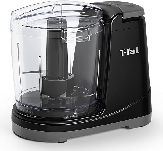 A T-fal Procesador de Alimentos Max Chopper cuenta con dos velocidades y capacidad de 700 ml. Potencia de 135 W para poder picar alimentos en segundos, potente y versátil, Desmontable, Negro, MF2528MX.