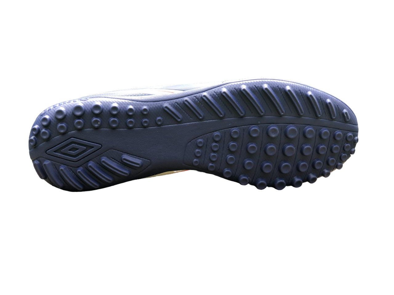 Tenis Umbro Classico XII TF Blanco Multitaco Calzado Fútbol Rápido.