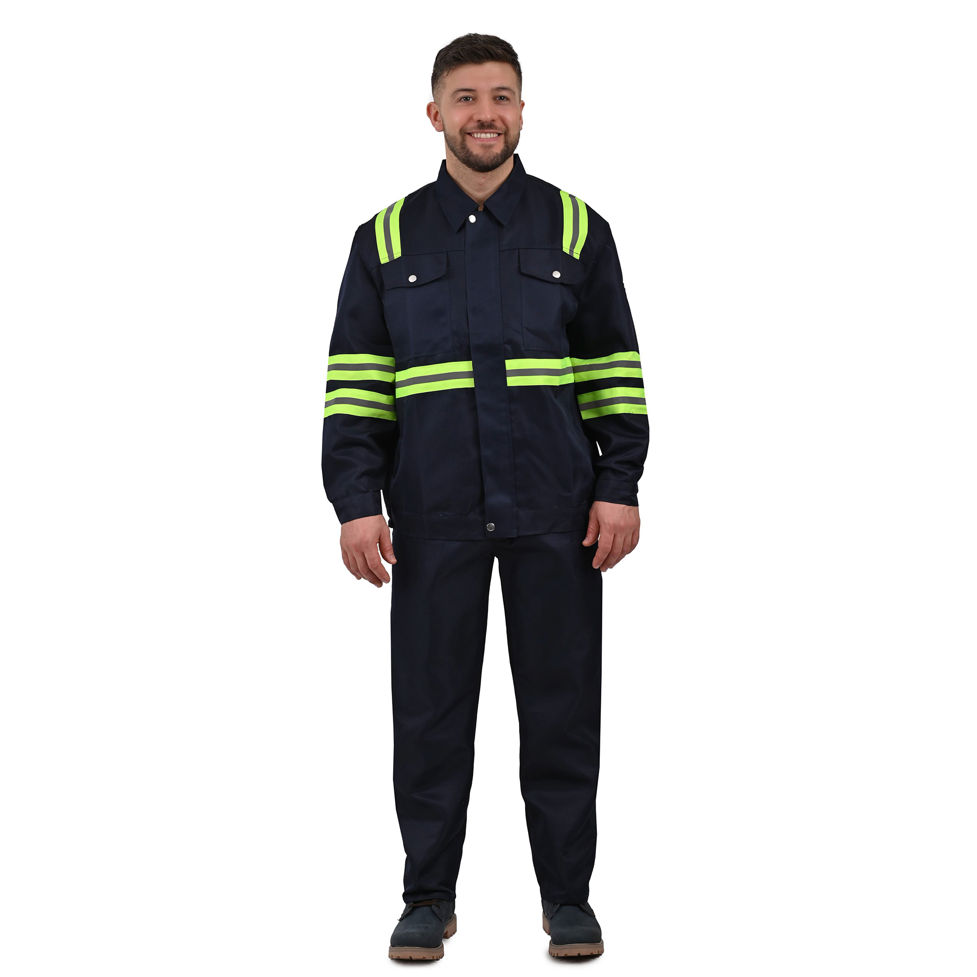 Conjunto de trabajo de dos piezas (Chamarra y pantalón) con cierre y tiras reflectantes, fabricado en 100% poliéster tipo gabardina gruesa,.