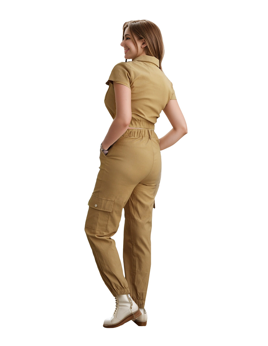 Conjunto de pantalón jogger y blusa cargo Amanda para mujer .