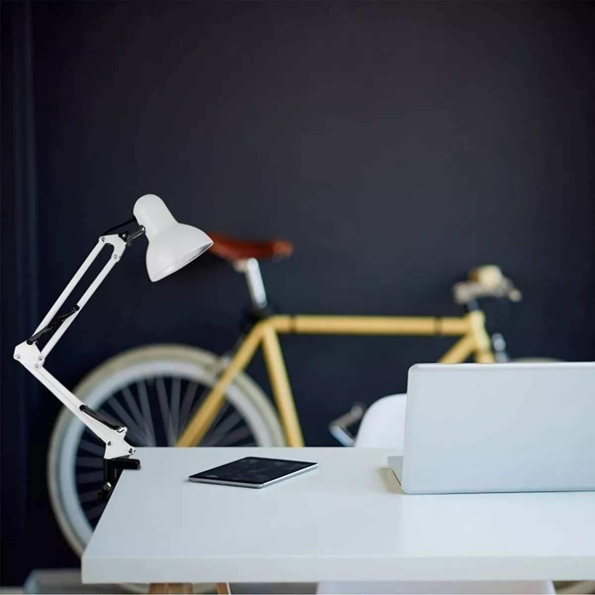 Lámpara De Escritorio Mesa Con Brazo Oscilante De Metal Estructura Blanco.