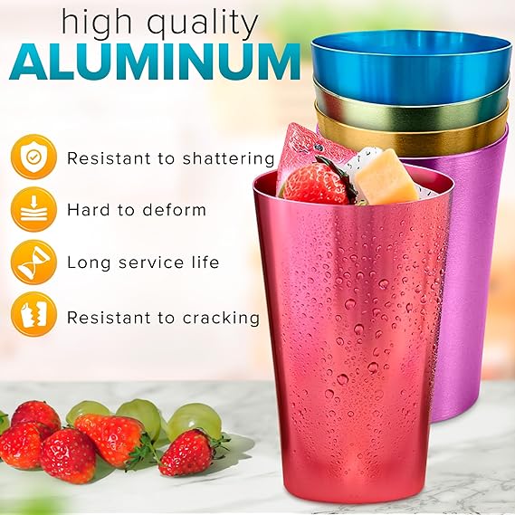 A Conjunto de seis vasos de aluminio anodizado.
