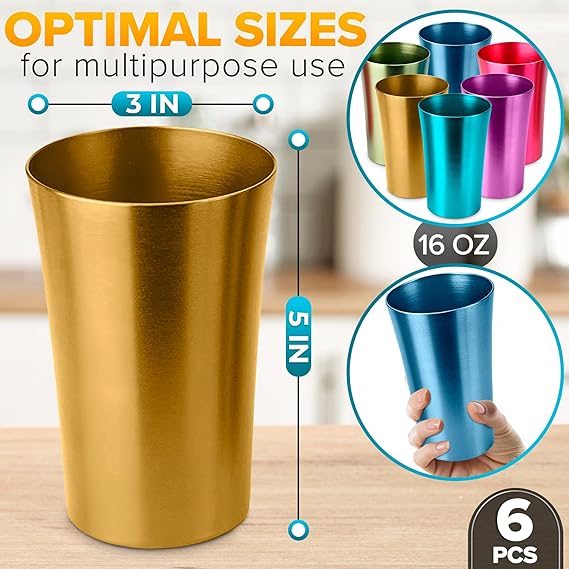 A Conjunto de seis vasos de aluminio anodizado.