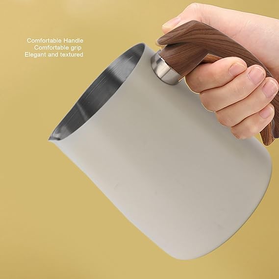 A Jarra para Espumar Leche, Jarra Humeante de Acero Inoxidable, Taza para Espumar Leche con Escala para Espresso Cappuccino Latte Coffee Art, Mango Resistente Al Calor (600ml).