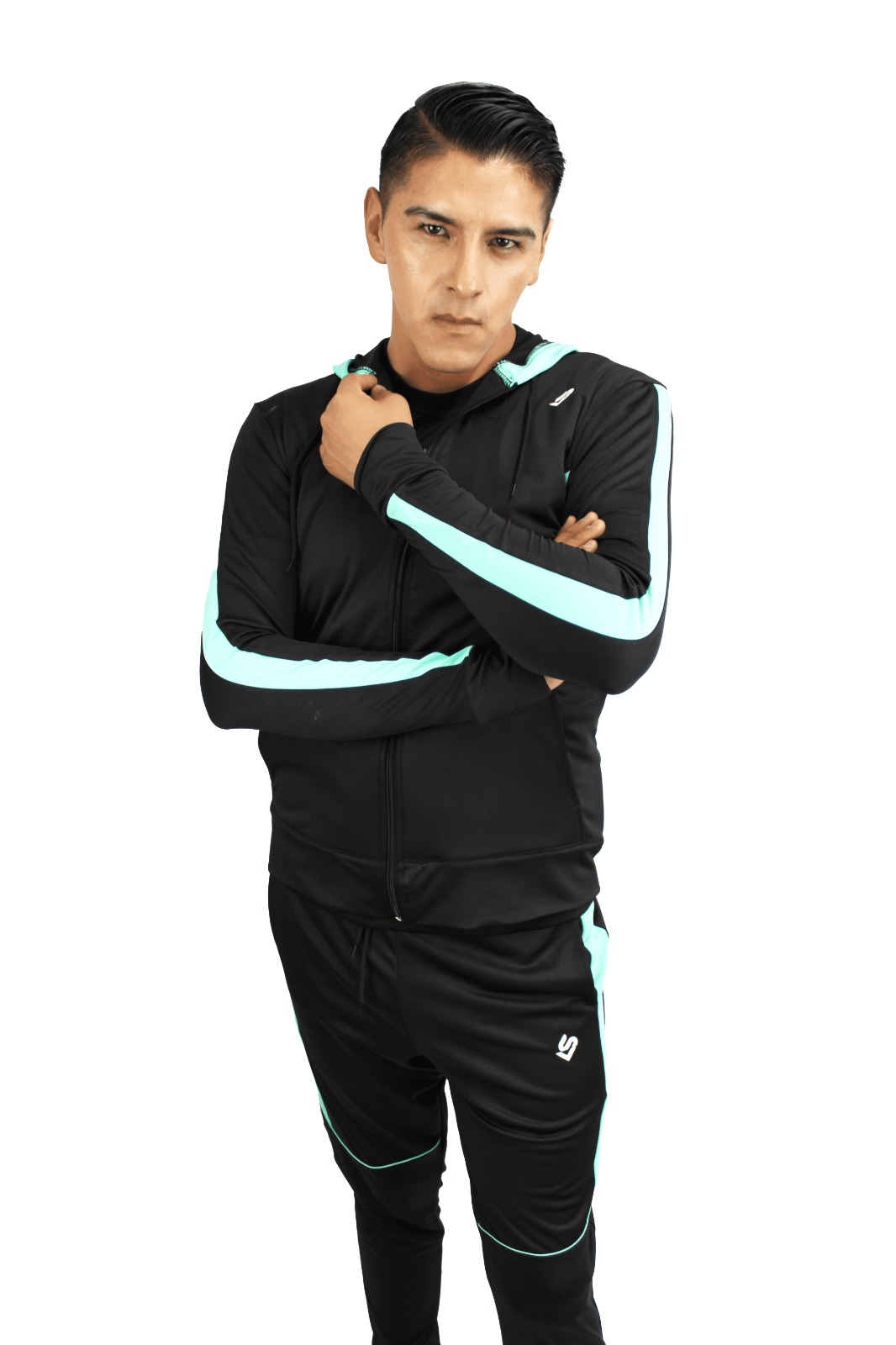 Chamarra deportiva para caballero color negro con menta .