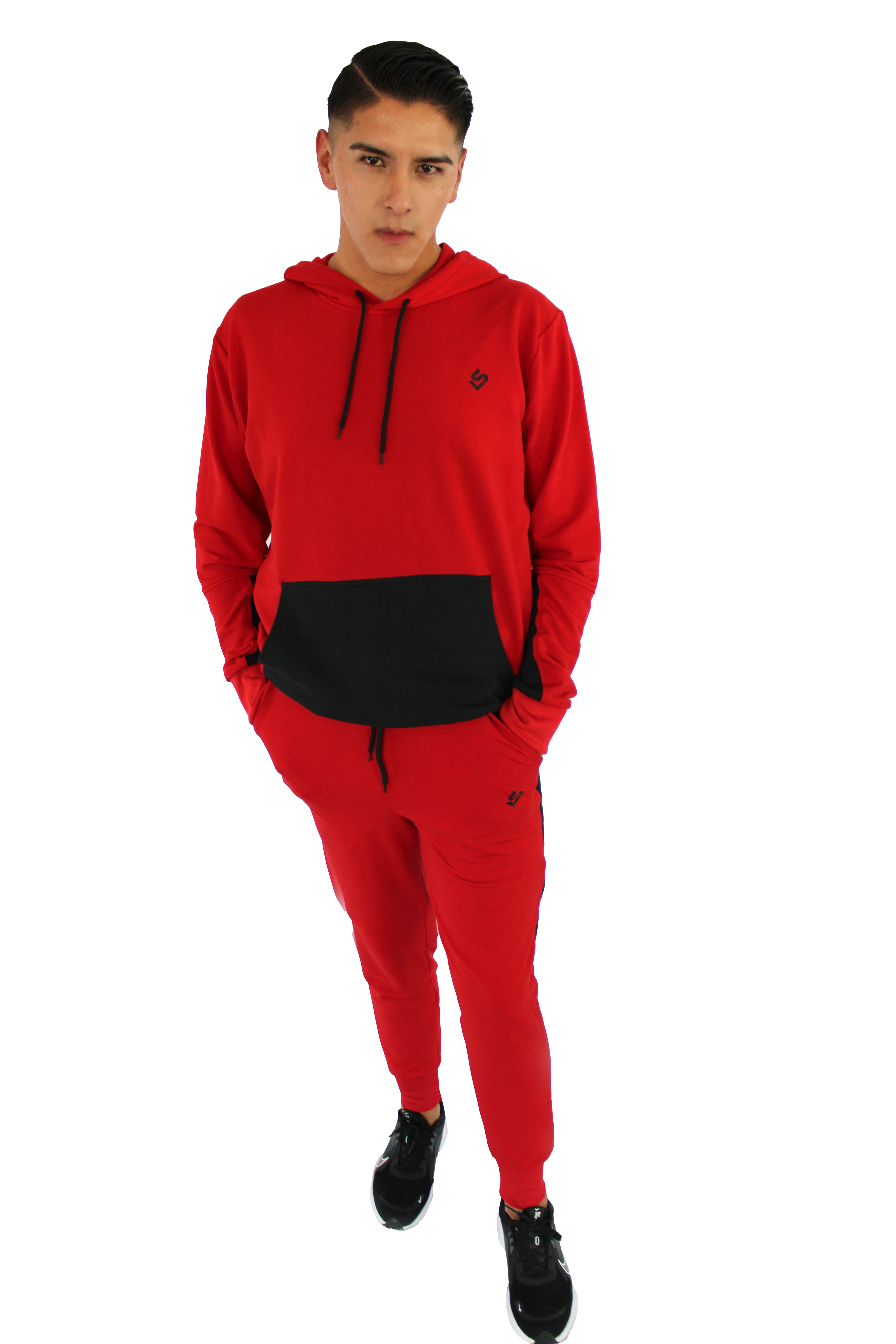 Sudadera de caballero roja con negro.
