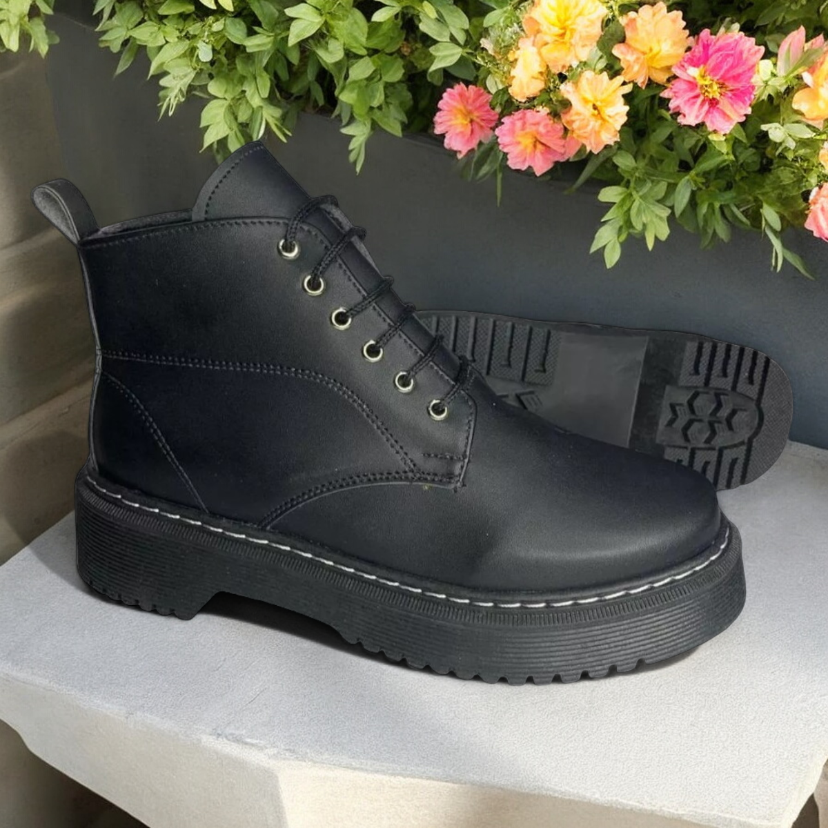Botas Alta De Mujer Con Cintas De Moda Negras Suela Gruesa LAS CUATAS.