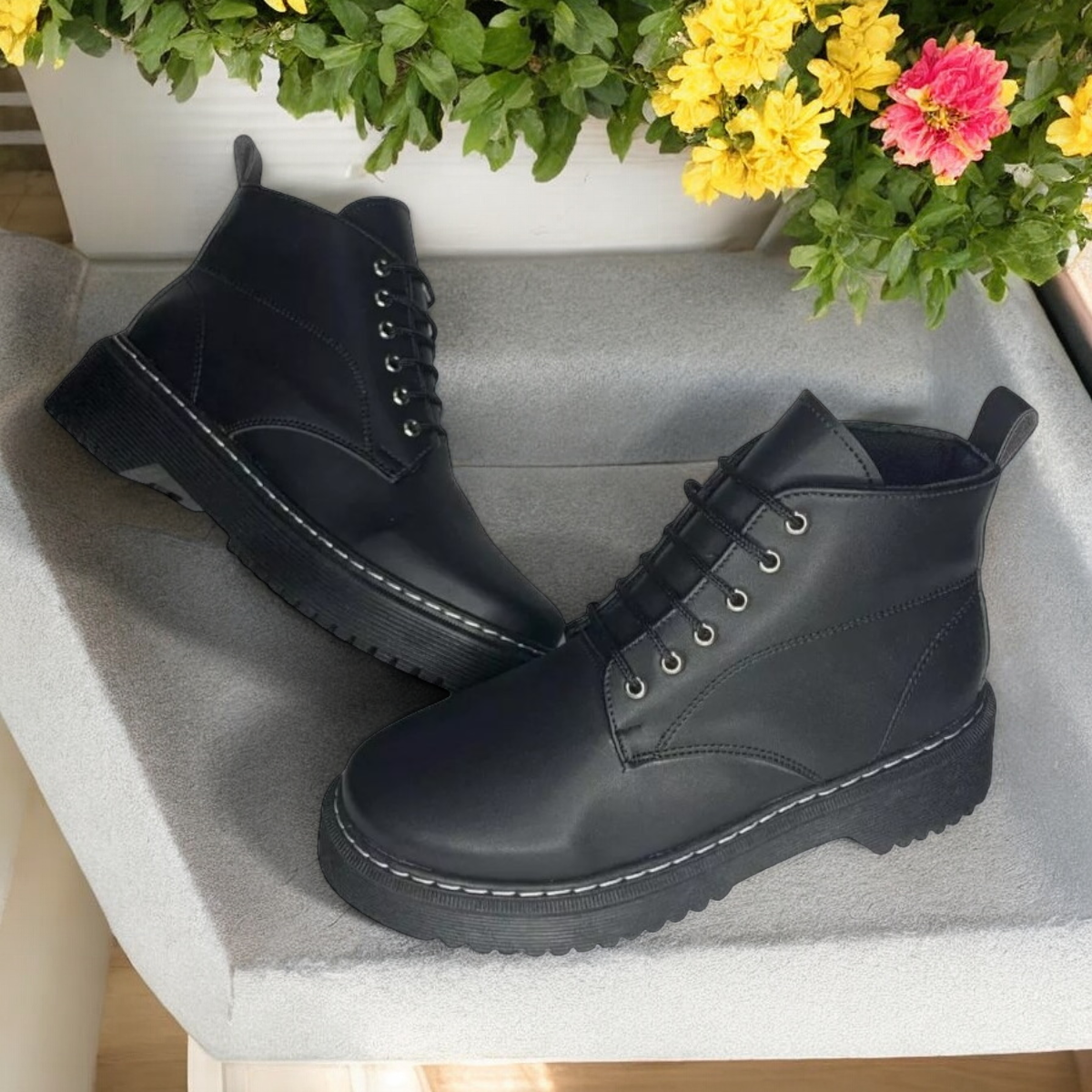 Botas Alta De Mujer Con Cintas De Moda Negras Suela Gruesa LAS CUATAS.