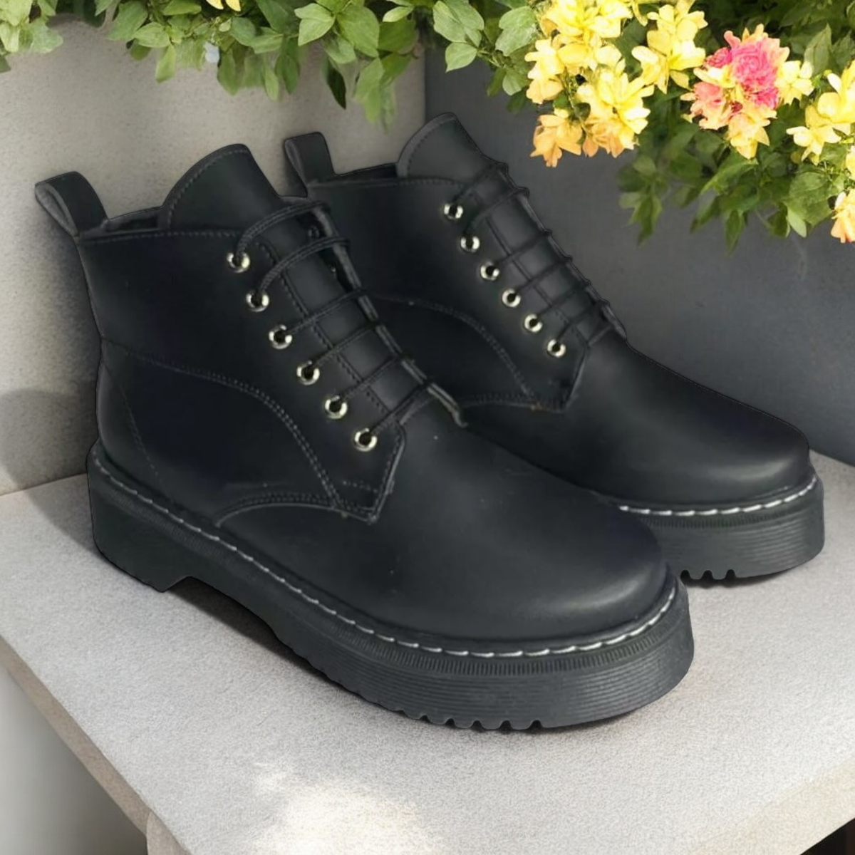 Botas Alta De Mujer Con Cintas De Moda Negras Suela Gruesa LAS CUATAS.