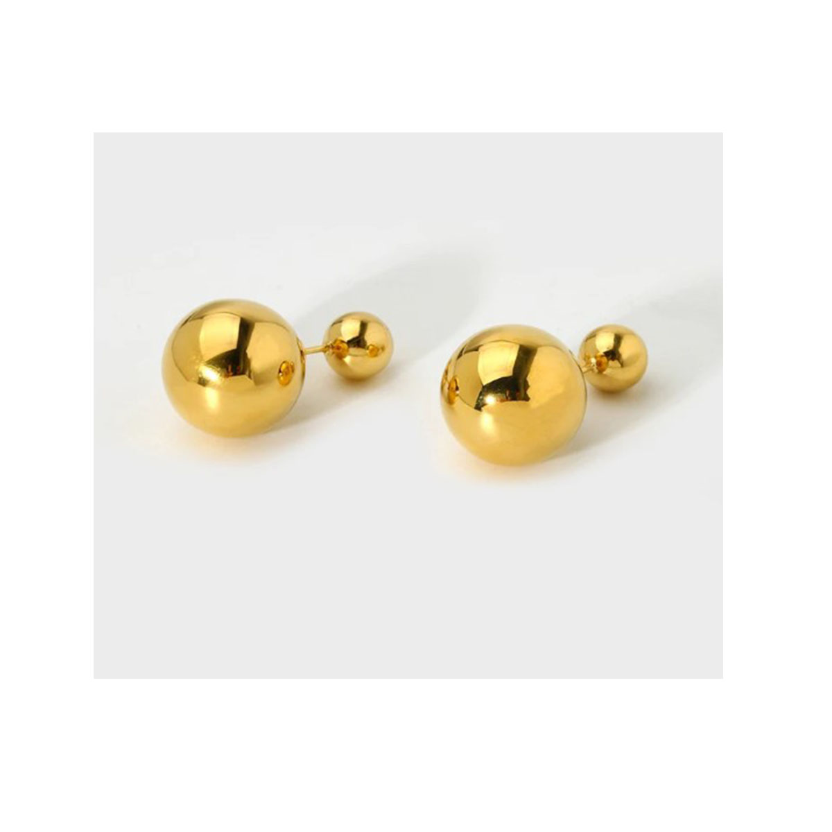 Arete en forma de Doble Bola acero inoxidable color oro.