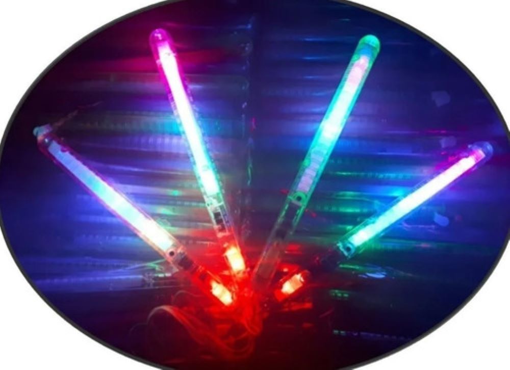 100 Varita Luz Led Bastón Luminoso Collar Fiesta Boda Colores.