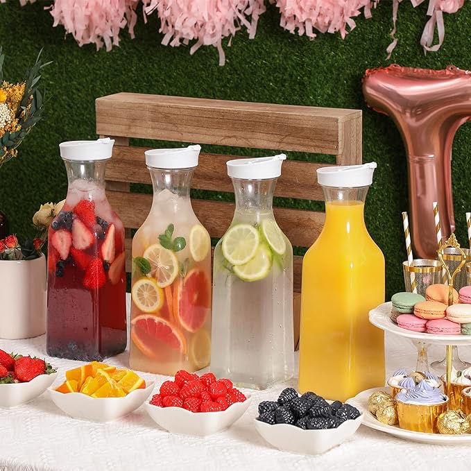 A Paquete de 4 jarras grandes de plástico de 50 onzas con tapa abatible superior, recipientes de jugo de base cuadrada, jarra de plástico transparente, para agua, té helado, jugo, limonada, leche.