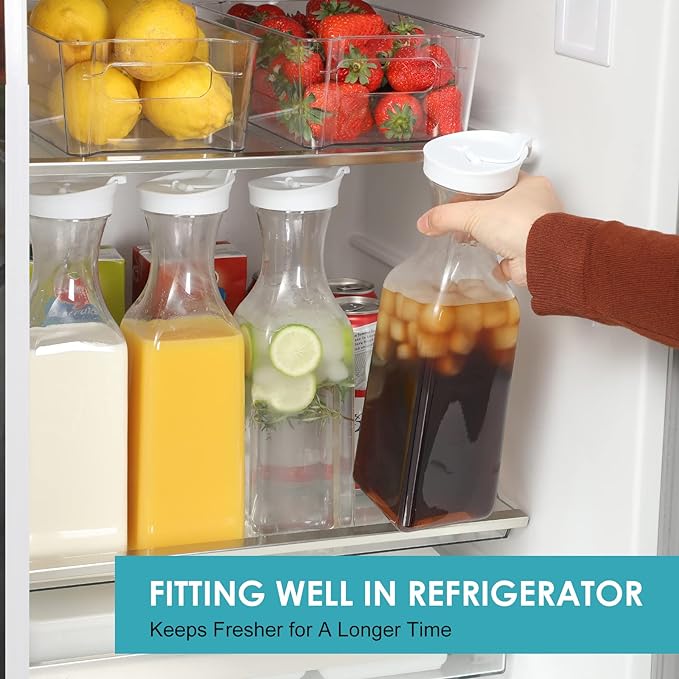 A Paquete de 4 jarras grandes de plástico de 50 onzas con tapa abatible superior, recipientes de jugo de base cuadrada, jarra de plástico transparente, para agua, té helado, jugo, limonada, leche.