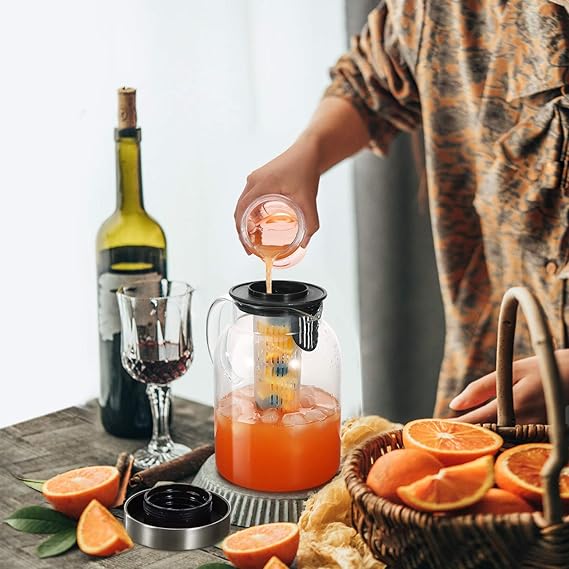 A Jarra de agua con infusor de frutas de vidrio con tapa extraíble, jarra de infusión de alta resistencia al calor para agua fría/caliente, bebidas con infusión de sabor y té helado, 2 cuartos de galón.
