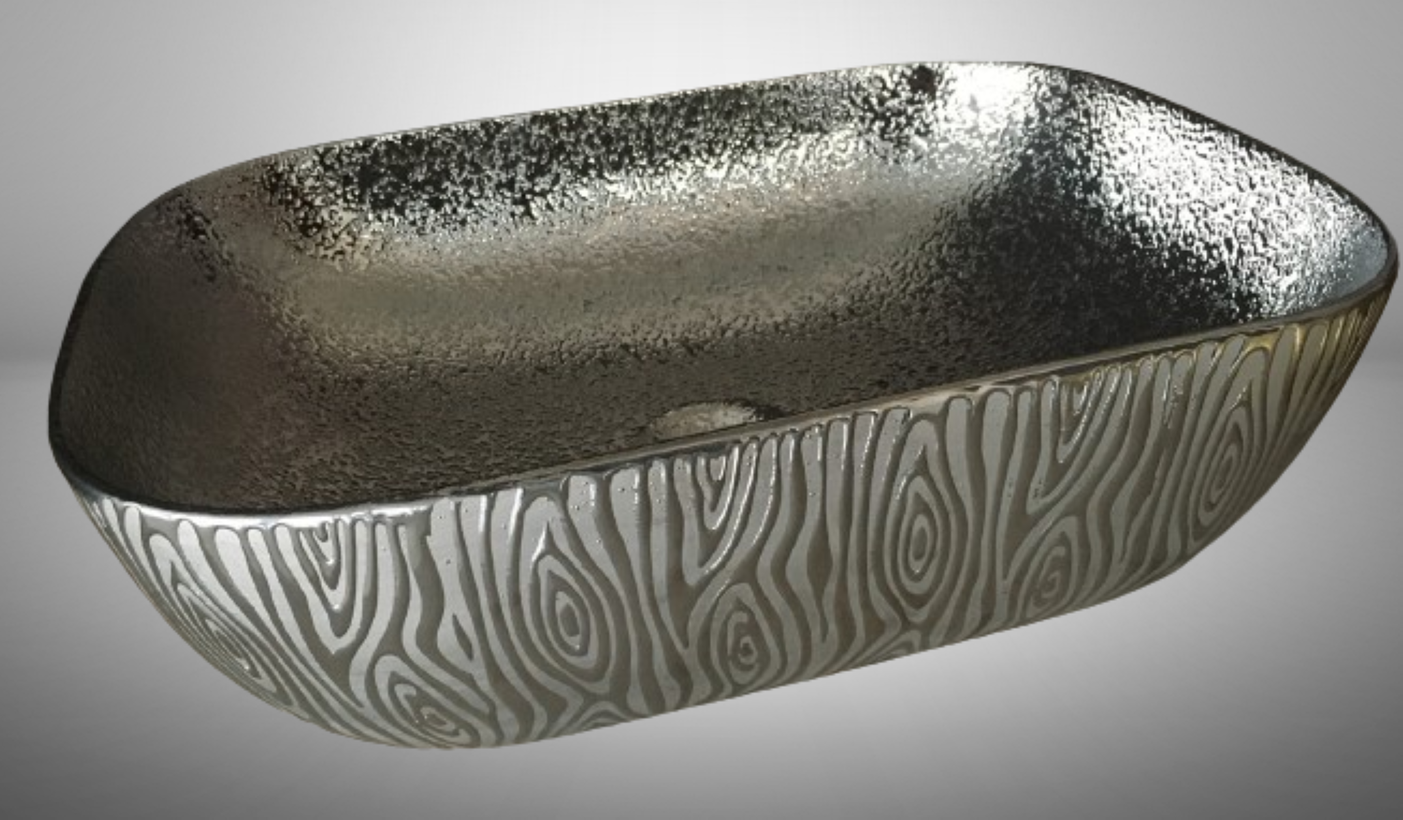 Lavabo Cerámico para Baño PALM, forma rectangular en color plata, con acabados metalizados y textura. De sobreponer, con diseño europeo ideal para todo tipo de baños.  Dimensiones 45.0 x 32.0 x 13.5 cms.