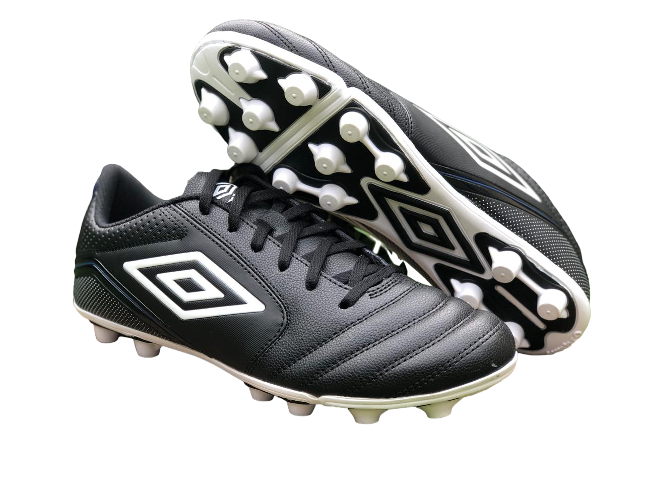 Tacos Fútbol Umbro Classico XII HGR Negro Terreno Duro