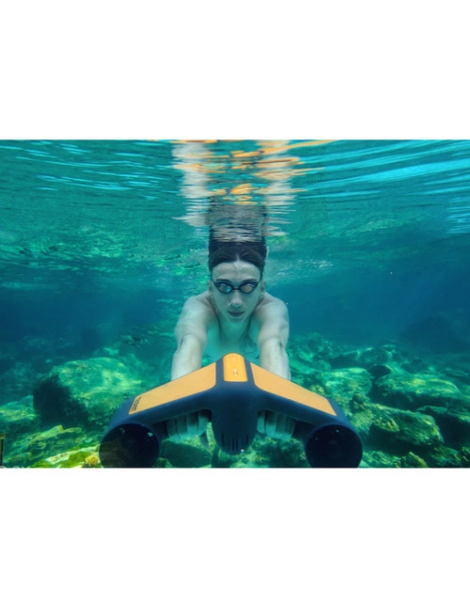 SCOOTER TRIDENT UNDERWATER.