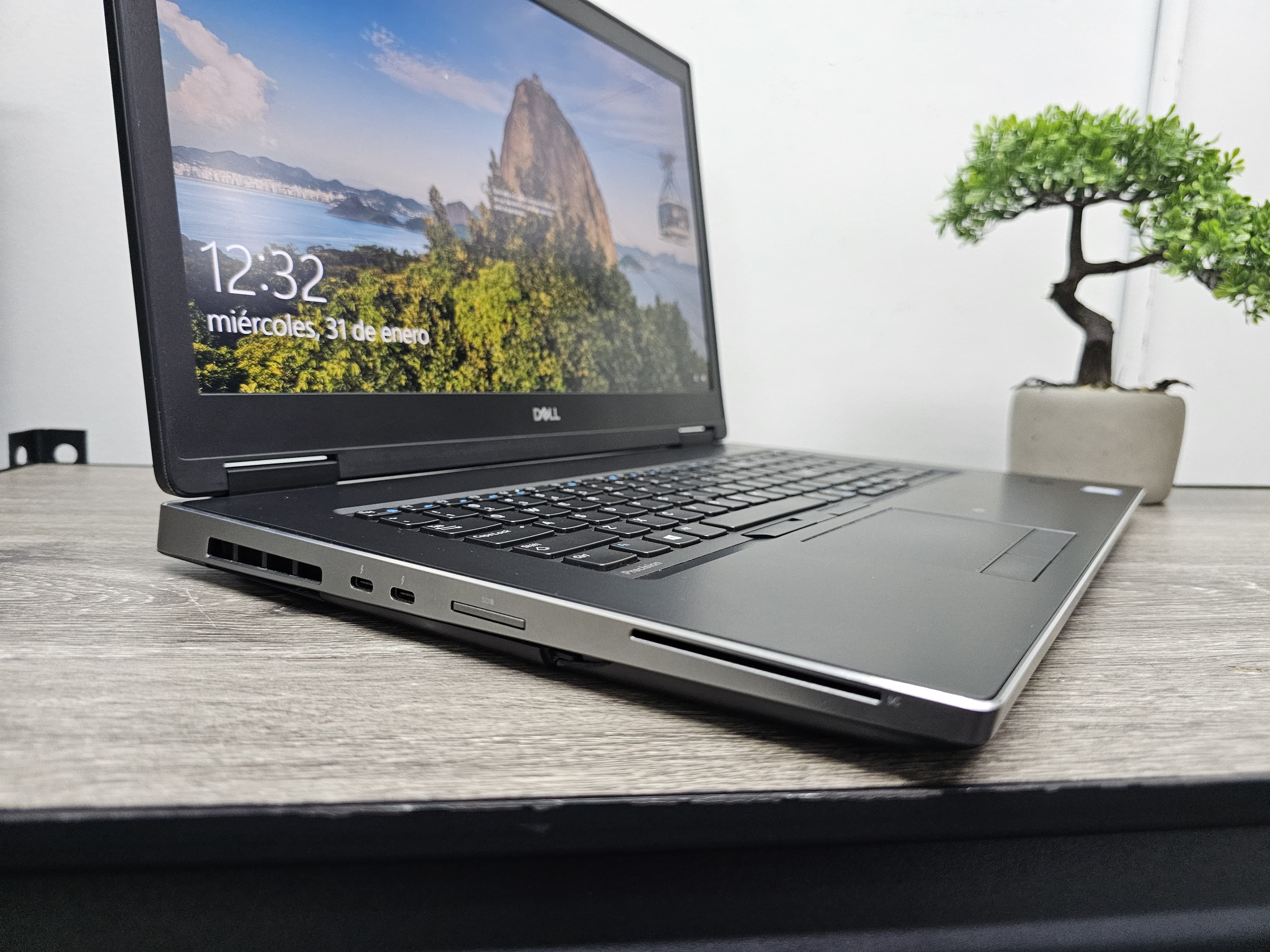 Laptop Dell Precisión Core I7 9na 64 Ram 980 Ssd 17 PuLG Cargador.