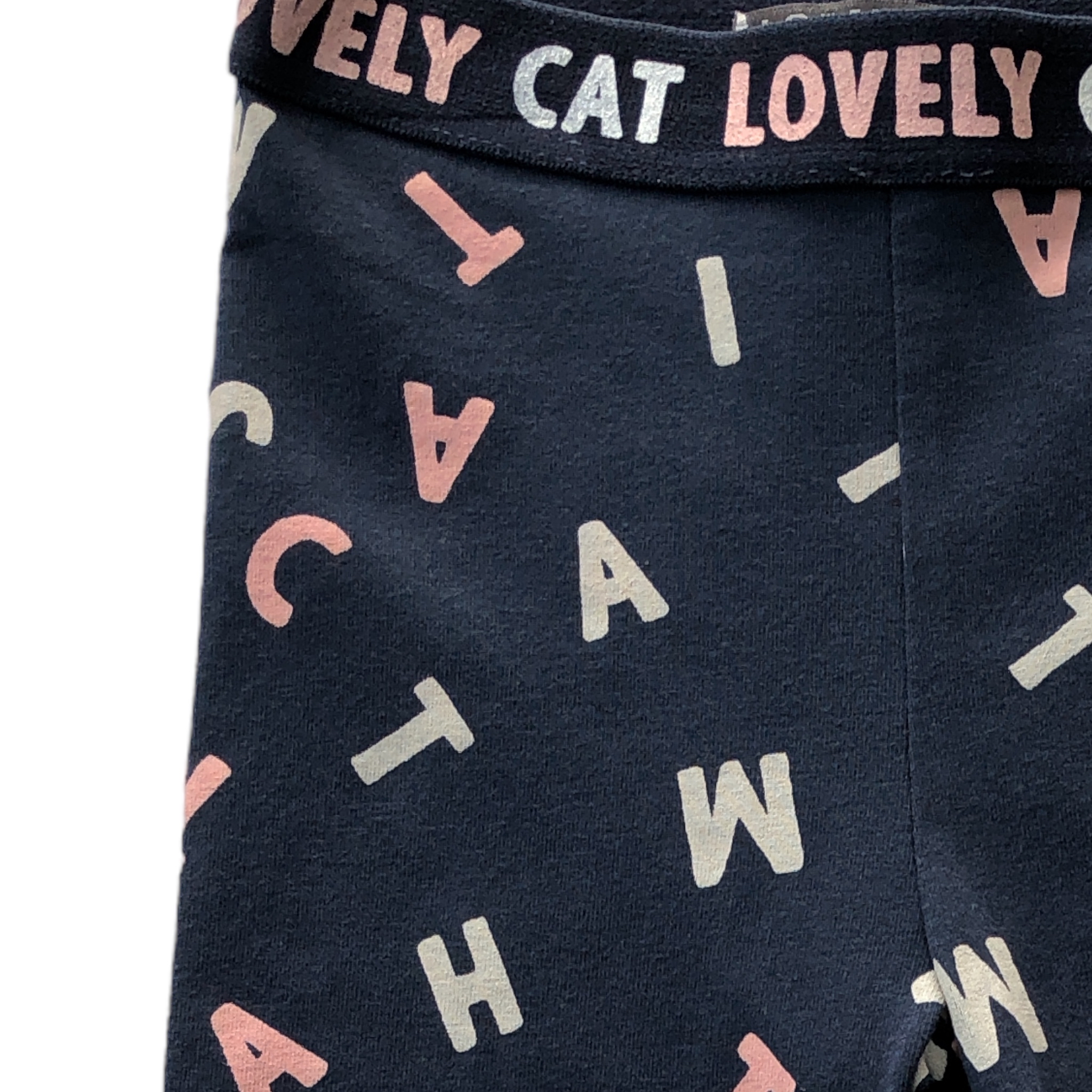 Leggins estampado con letras colores Losan.