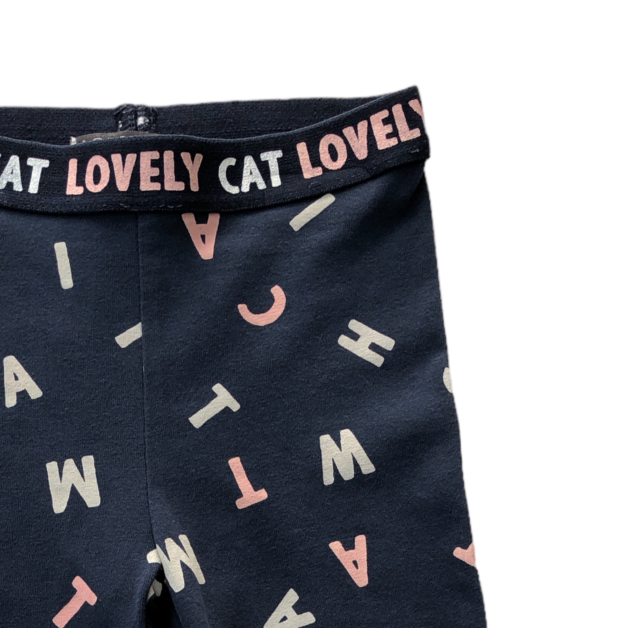 Leggins estampado con letras colores Losan.