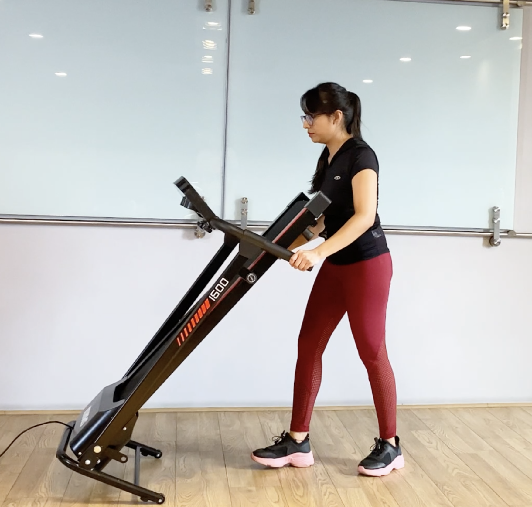 Caminadora Eléctrica Plegable, 1.5HP, Vel. 12km/h, 12 Programas, Area de Trote 105x40cm SPARTA APUSPA0004