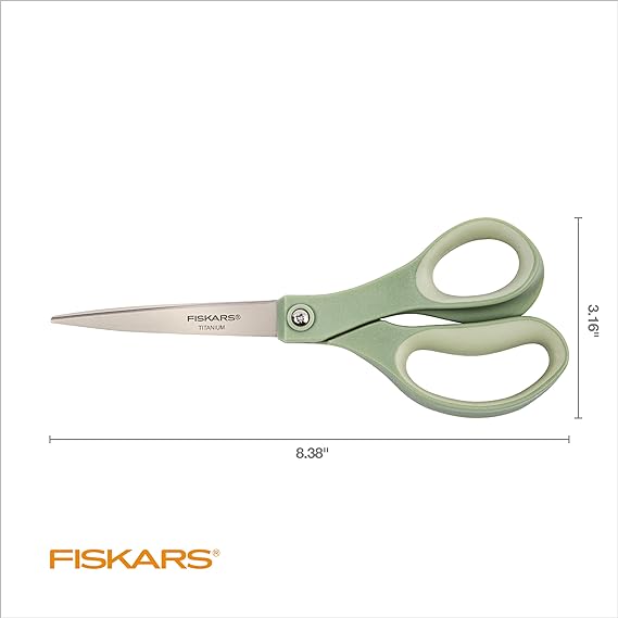 A Fiskars 20,32 cm Softgrip Titanio Tijeras.