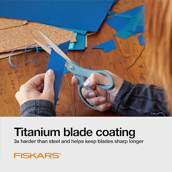 A Fiskars 20,32 cm Softgrip Titanio Tijeras.