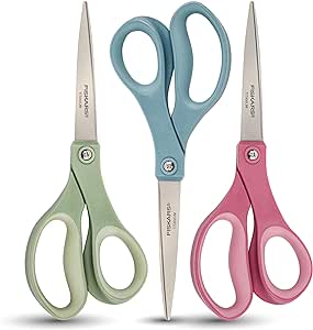 A Fiskars 20,32 cm Softgrip Titanio Tijeras.