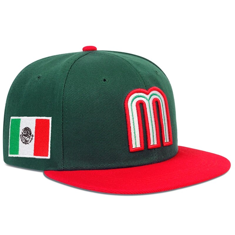 Gorra premium plana letra m verde.