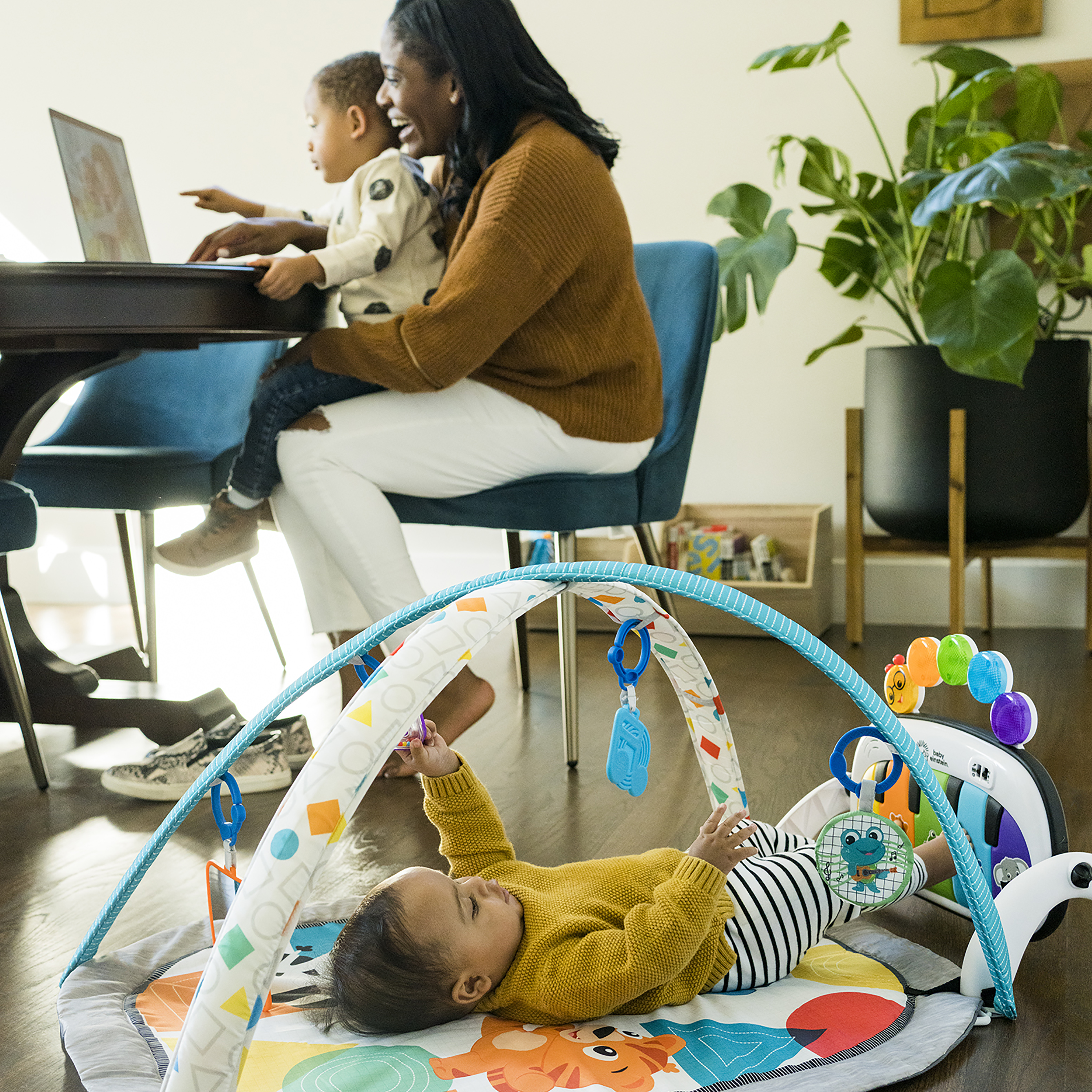 Gimnasio De Bebe Baby Einstein Musical Pataditas Kickin