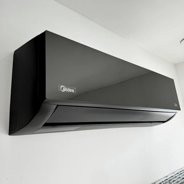Minisplit Midea Black Inverter Xtreme (1 ton, 220V, Frío y Calor)