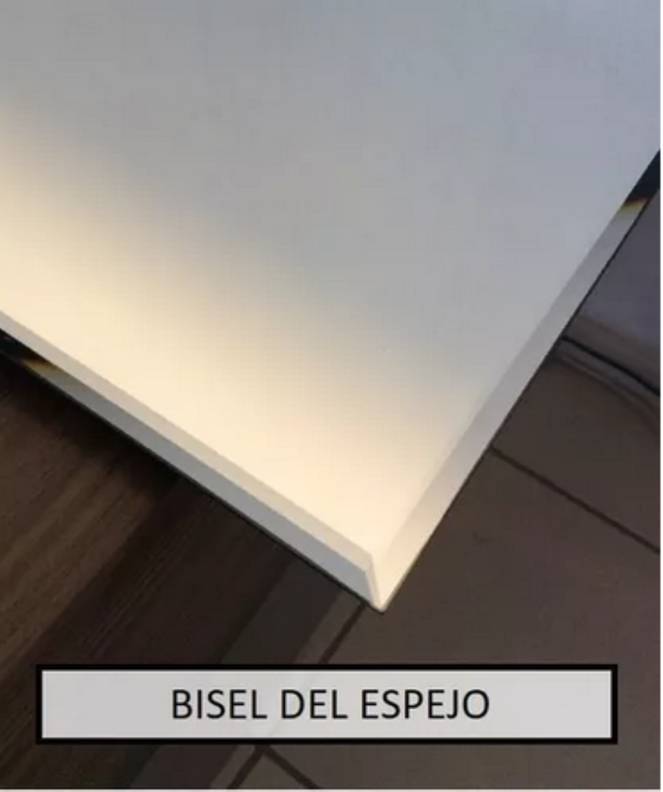 Espejo liso biselado medidas 90 x 70 cms. (base por altura). Forma rectangular