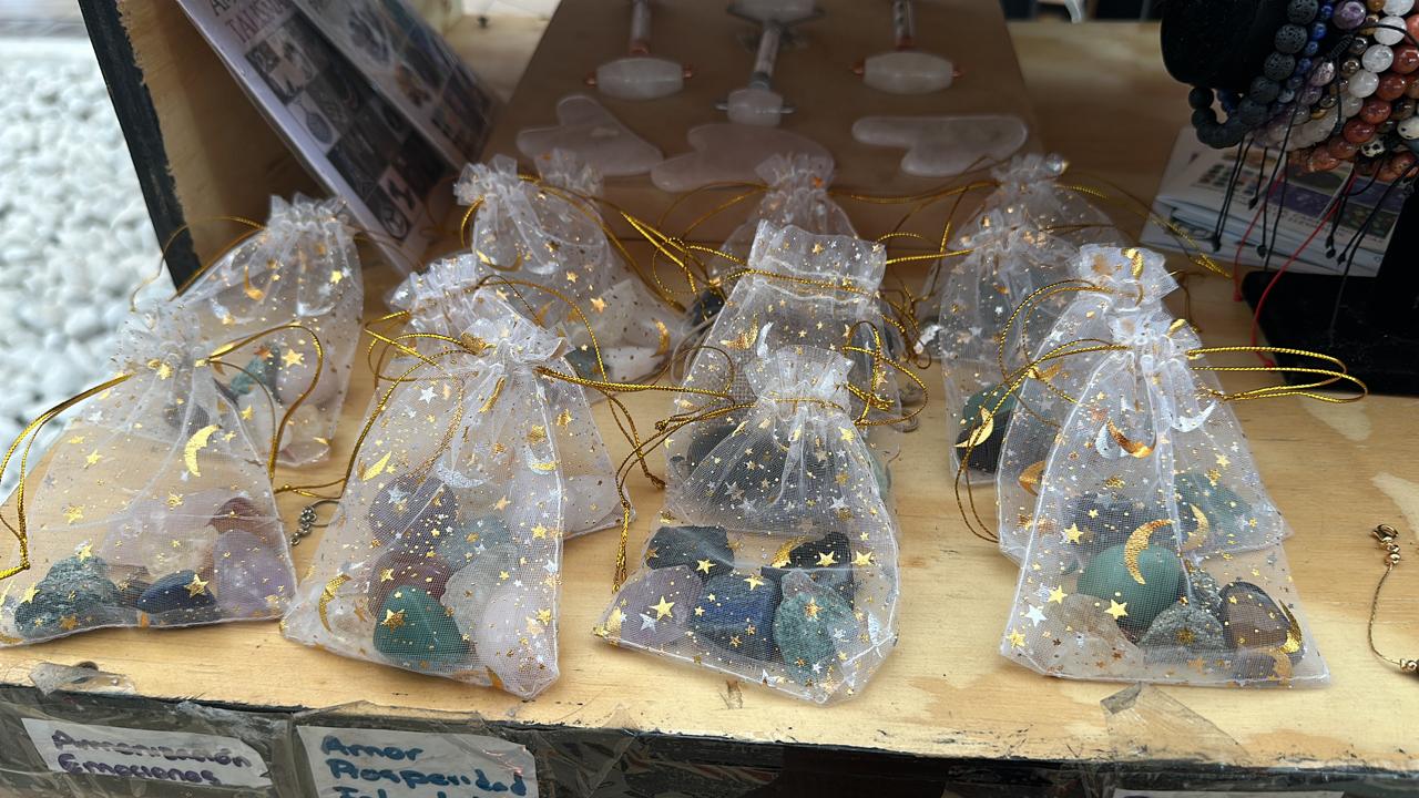 Kit de Cuarzos para la Abundancia: La Energía que Necesitas para Atraer Riqueza y Éxito  GRATIS pulsera ojo turco