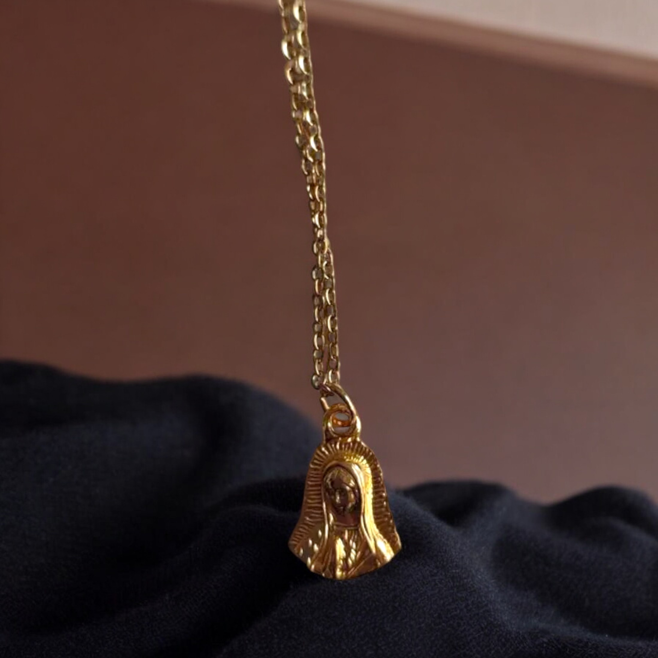 Collar Con Medalla Virgen De Guadalupe, Rostro Virgen Maria, chapa de oro 18 kilates