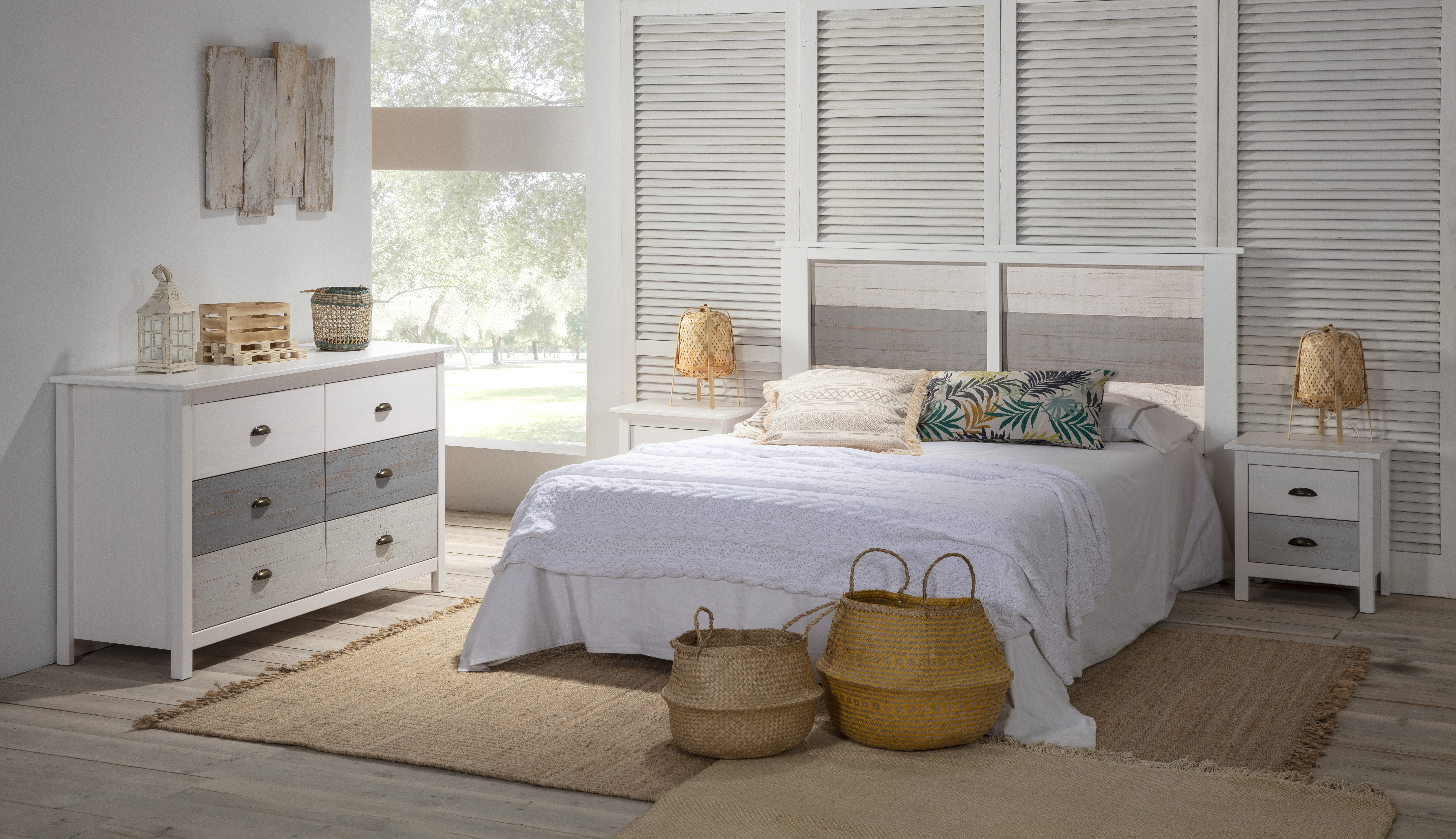 Comoda Blanca y Gris con 6 Cajones con Jaladeras Metálicas Estructura de Madera