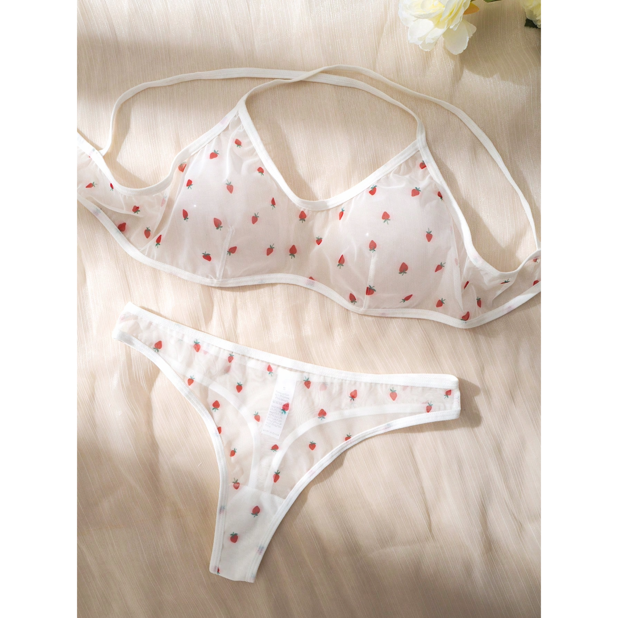 Conjunto de lenceria transparente de bralette y tanga con diseño de fresas para mujer 