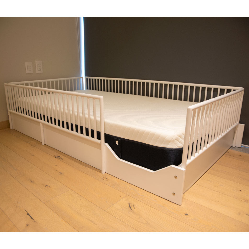 Cama cuna para bebe de madera en 7 colores mate y barandales removibles.