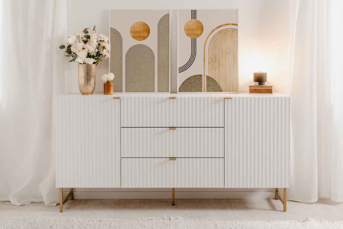 Credenza Blanca con 3 Cajones y 2 Puertas Hecha de Madera Industrial y Base de Metal