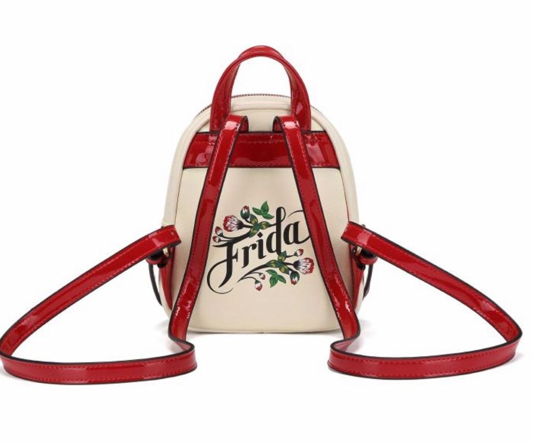 Mini Mochila Frida Kahlo Cartoon Backpack Original Color beige con rojo.