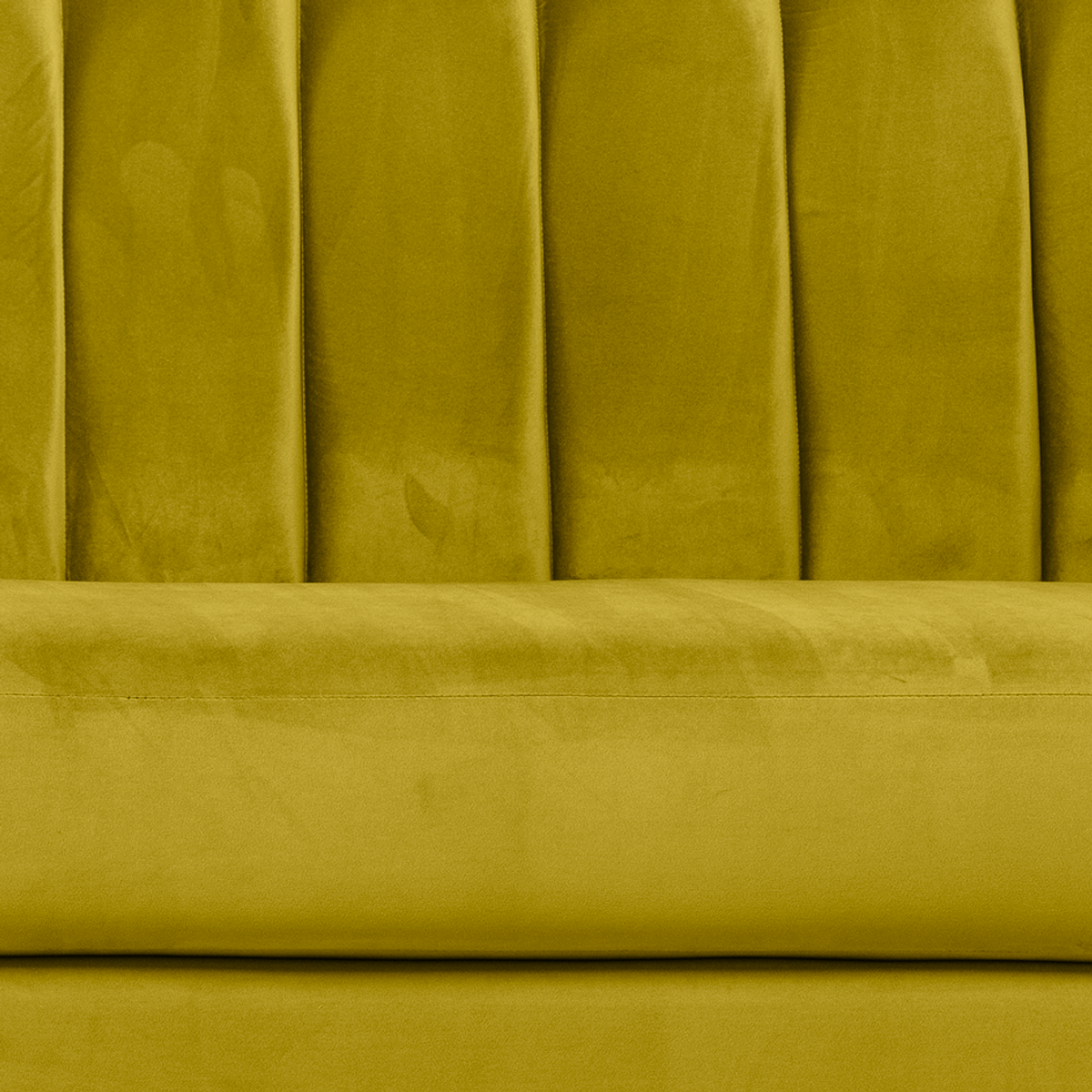 Sofá de 3 Plazas Tapizado en Terciopelo Color Verde Olivo. Estructura de Madera Sólida