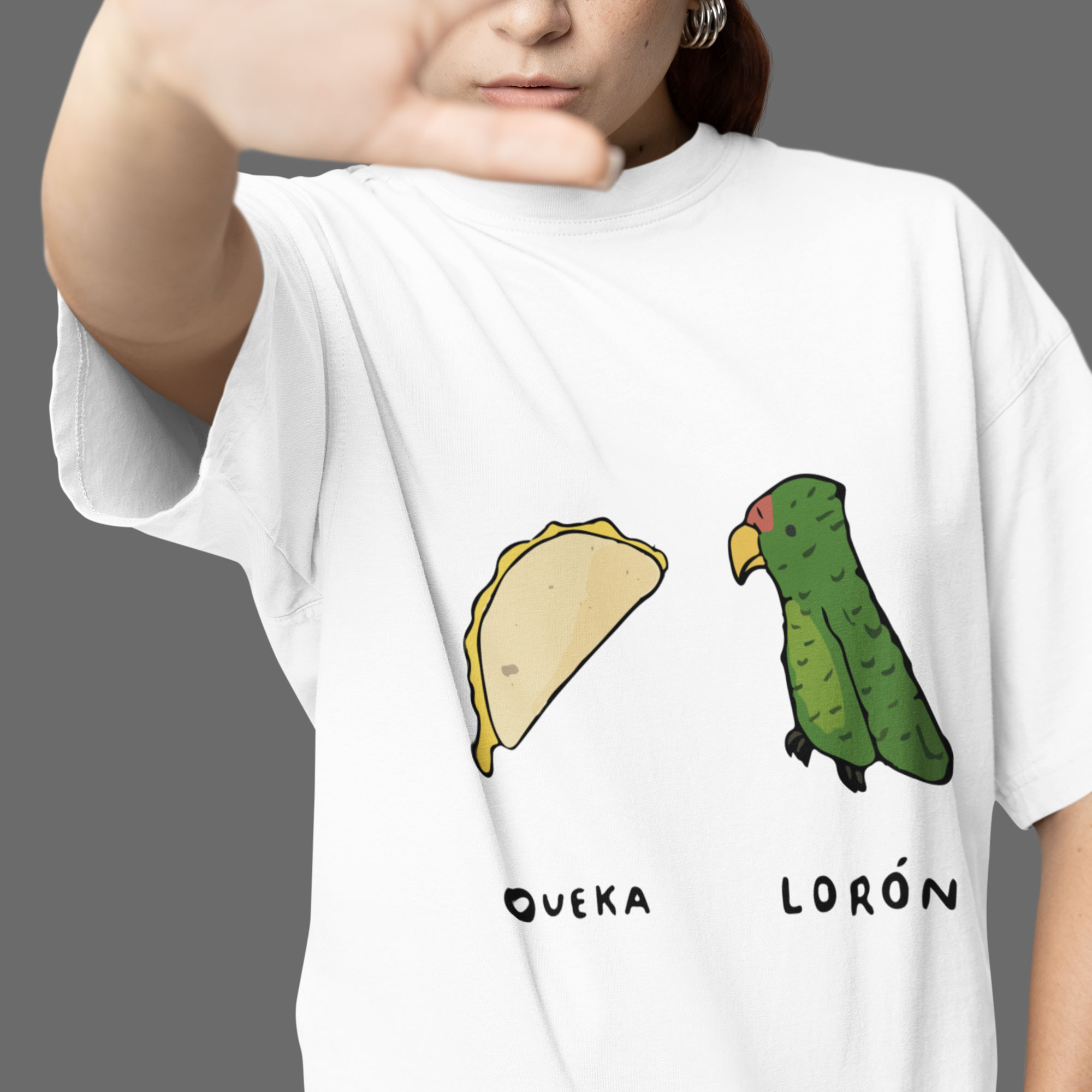 Playera Oversize de Manga Corta Unisex con Diseño de Quekaloron Blanca Cómoda y de Alta Calidad