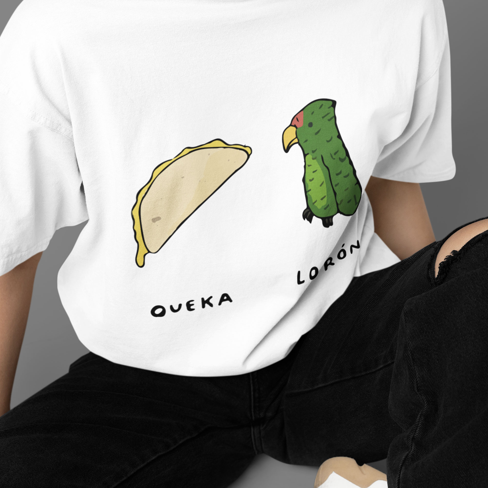 Playera Oversize de Manga Corta Unisex con Diseño de Quekaloron Blanca Cómoda y de Alta Calidad