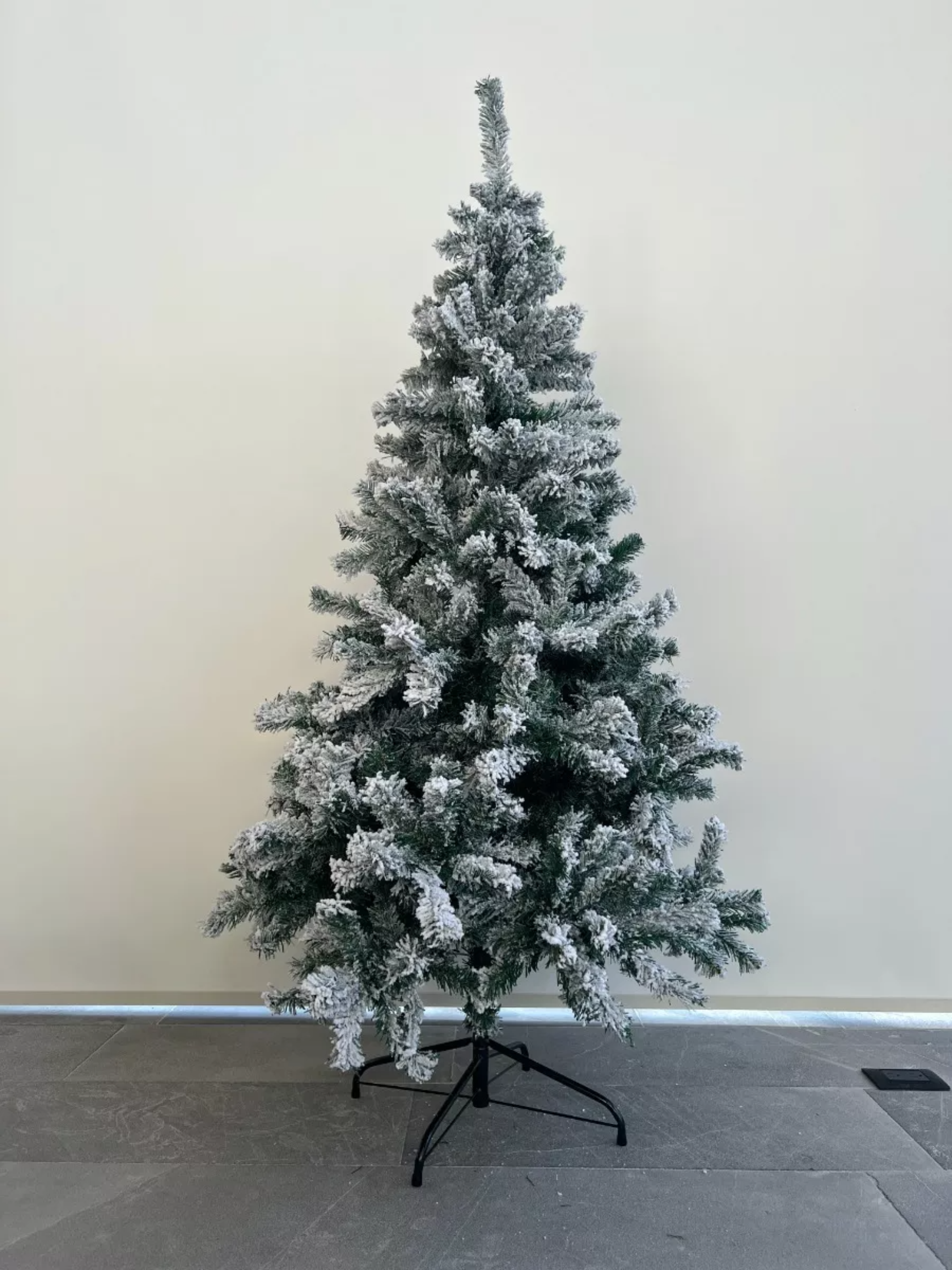 Árbol De Navidad Pino Estilo Nevado Navideño 1.90 M Color Blanco