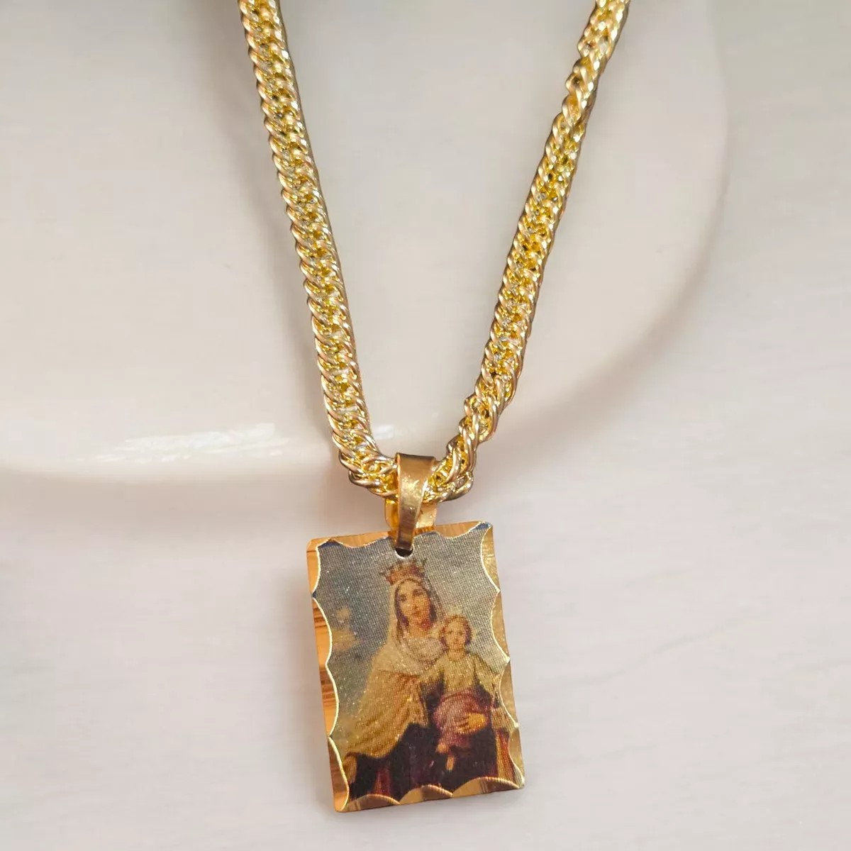 Collar Virgen del Carmen, oro laminado 18k, medalla fotograbada Virgen del Carmen