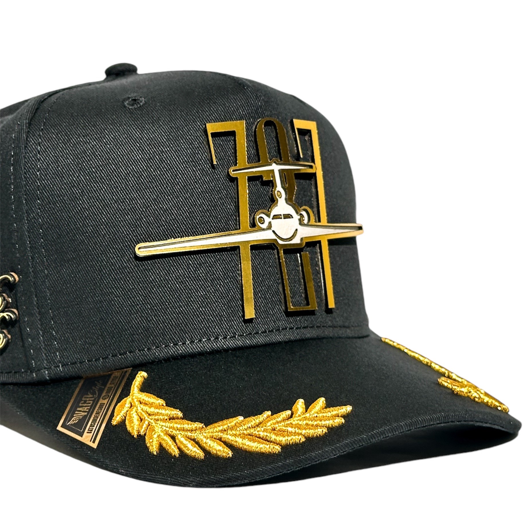 VAGO Style AMADO CARRILLO Gorra Unica Artesanal Negra Ajustable con Visera Curva con Laureles Dorados
