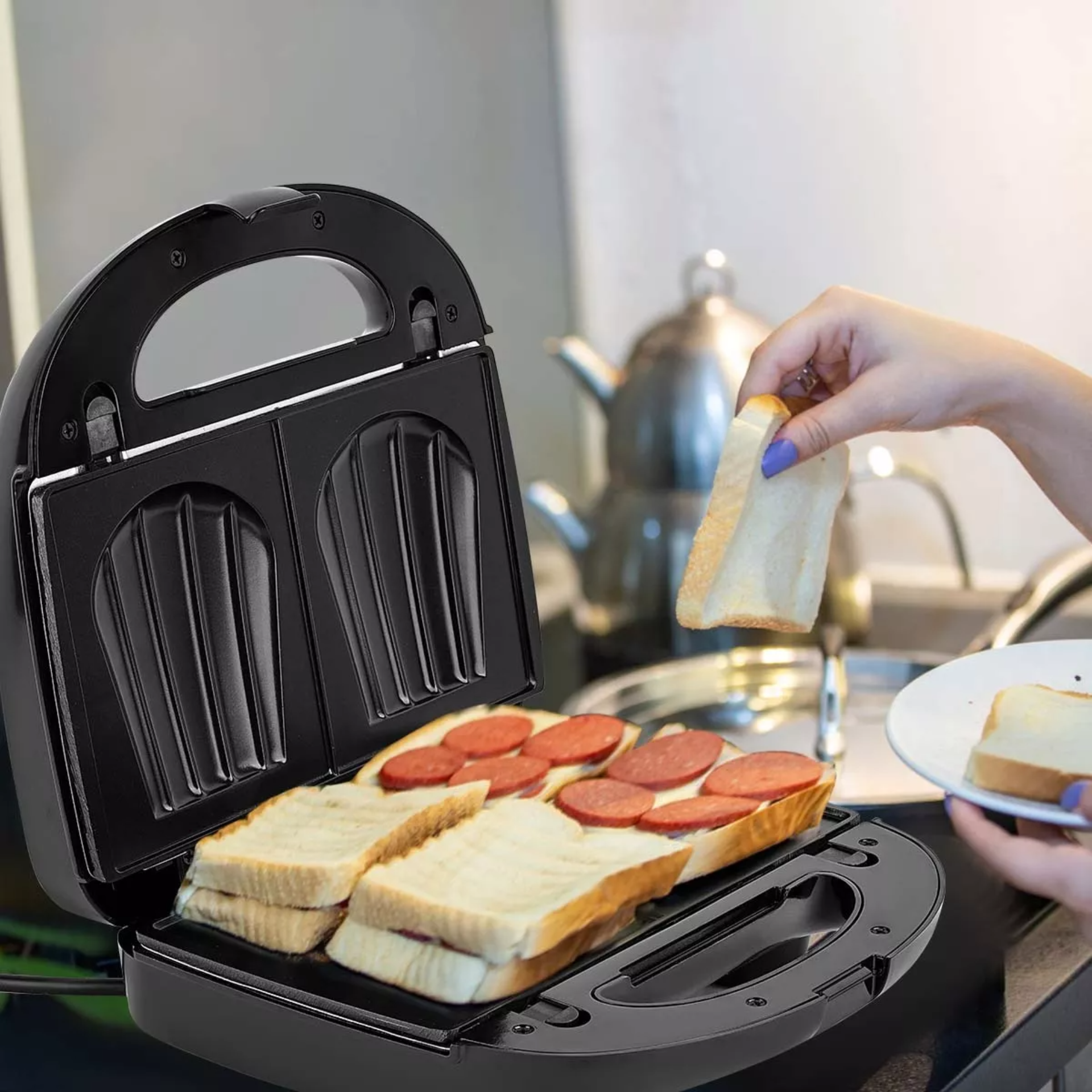 Sandwichera Con 6 Distintos Moldes De Antiadherentes Waflera