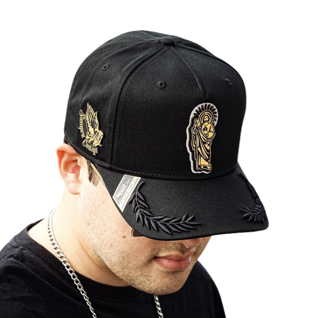 VAGO Style SAN JUDAS Gorra Unica Artesanal Negra Ajustable con Visera Curva con Laureles Negros