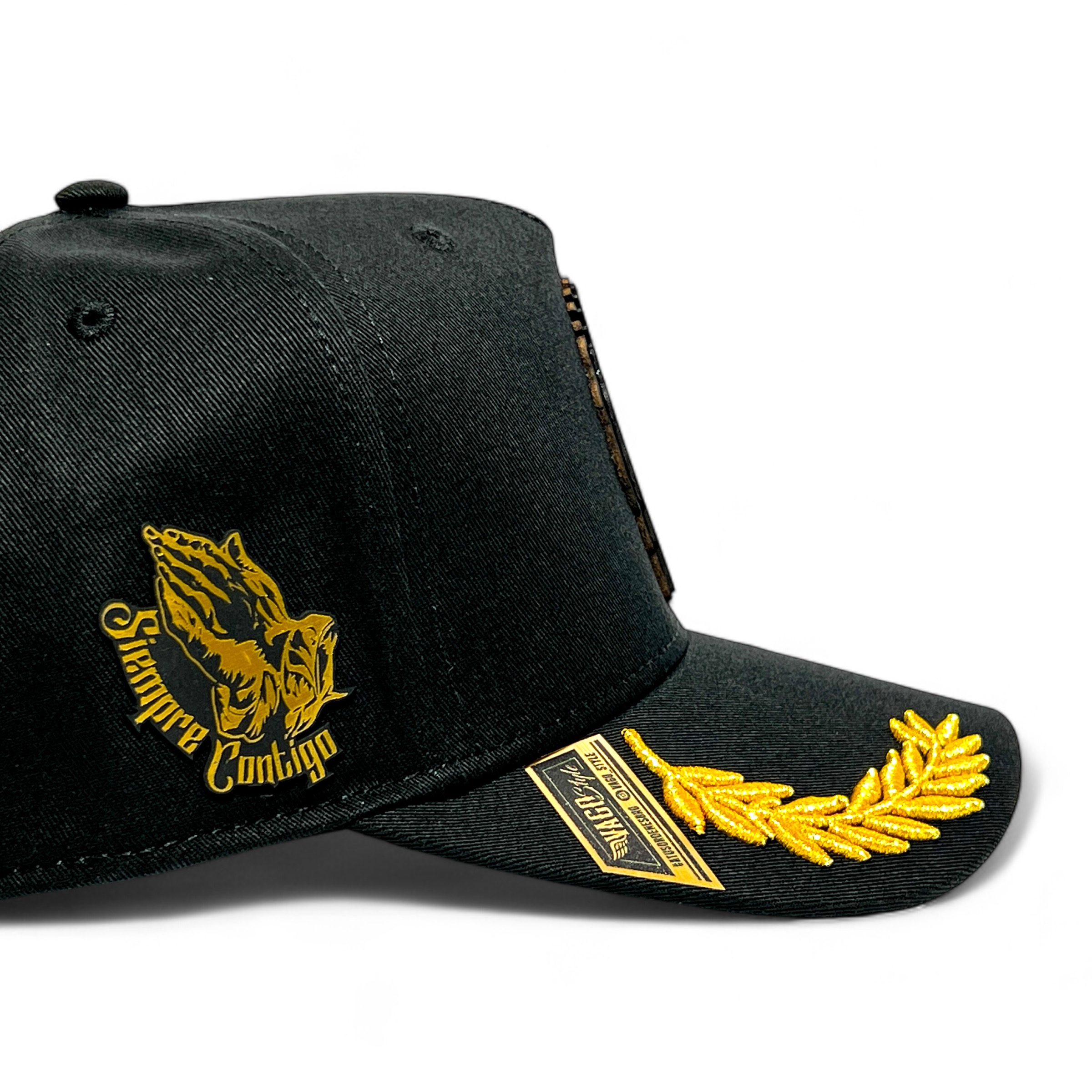 VAGO Style SAN JUDAS Gorra Unica Artesanal Negra Ajustable con Visera Curva con Laureles Dorados