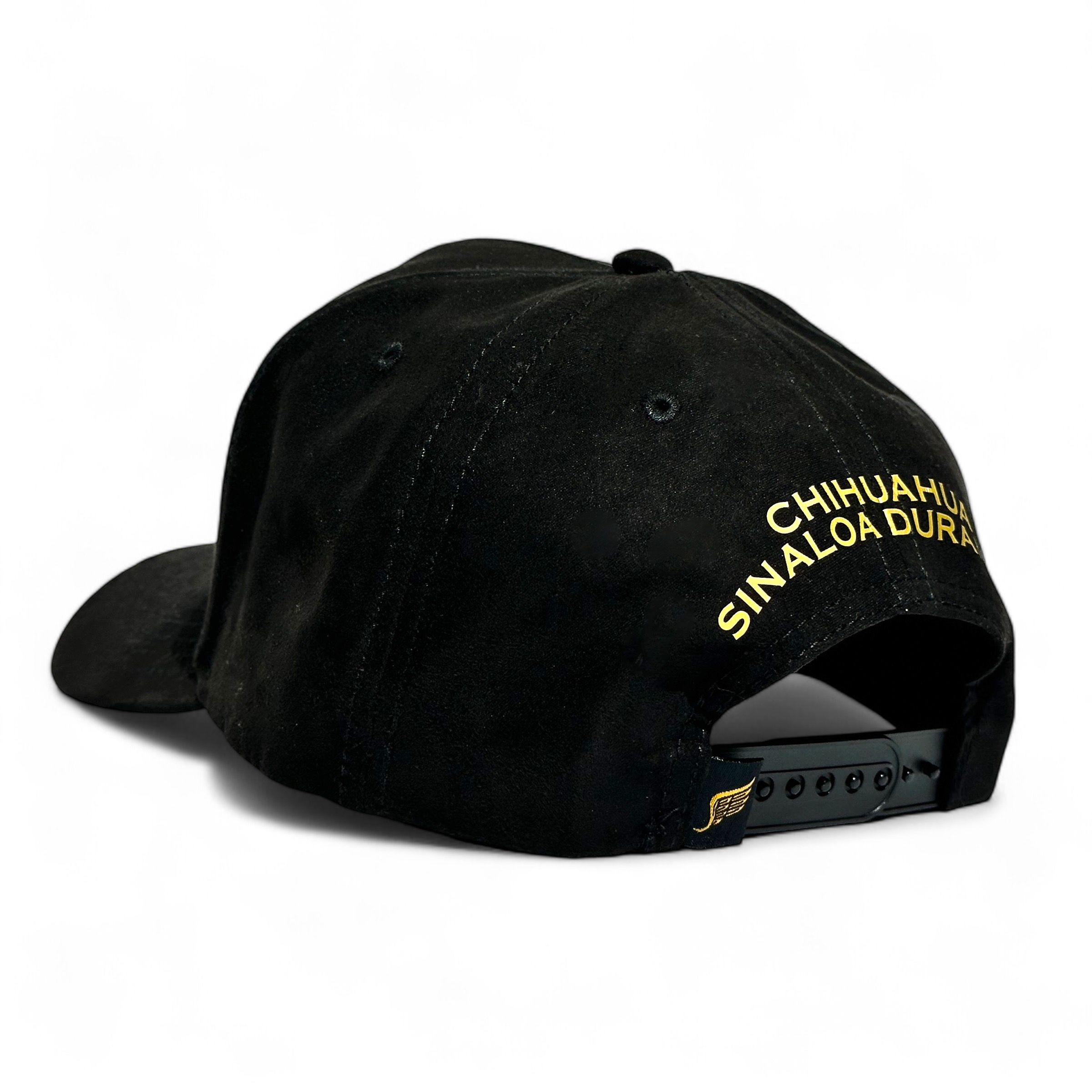 VAGO Style TRIANGULO DORADO Gorra Unica Artesanal Negra de Gamuza Ajustable con Visera Curva