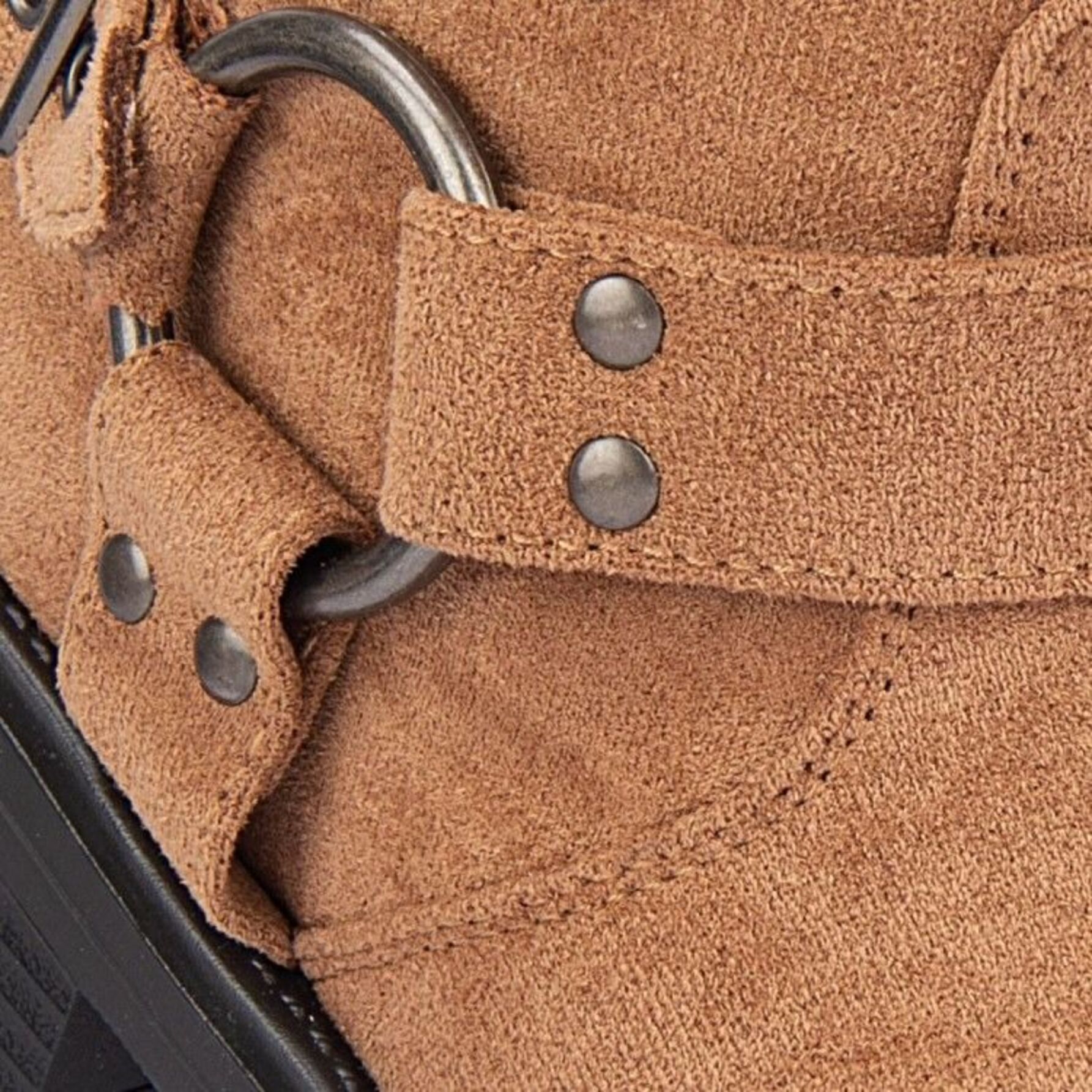 Bota para mujer, de ante, con estribo y tacón bajo, color camel, marca Tierra Bendita 1141871